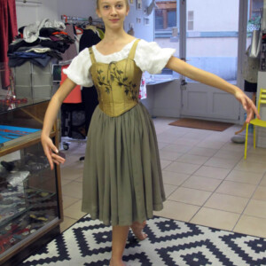 Jeune danseuse, costume «Gisèle» sur mesure