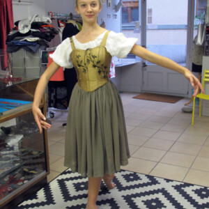 Jeune danseuse, costume «Gisèle» sur mesure