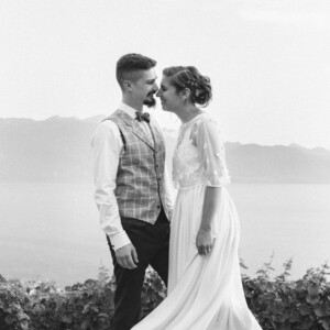 Robe en soie ample avec top en dentelle de Saint-Gall